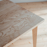 Manier dining table.